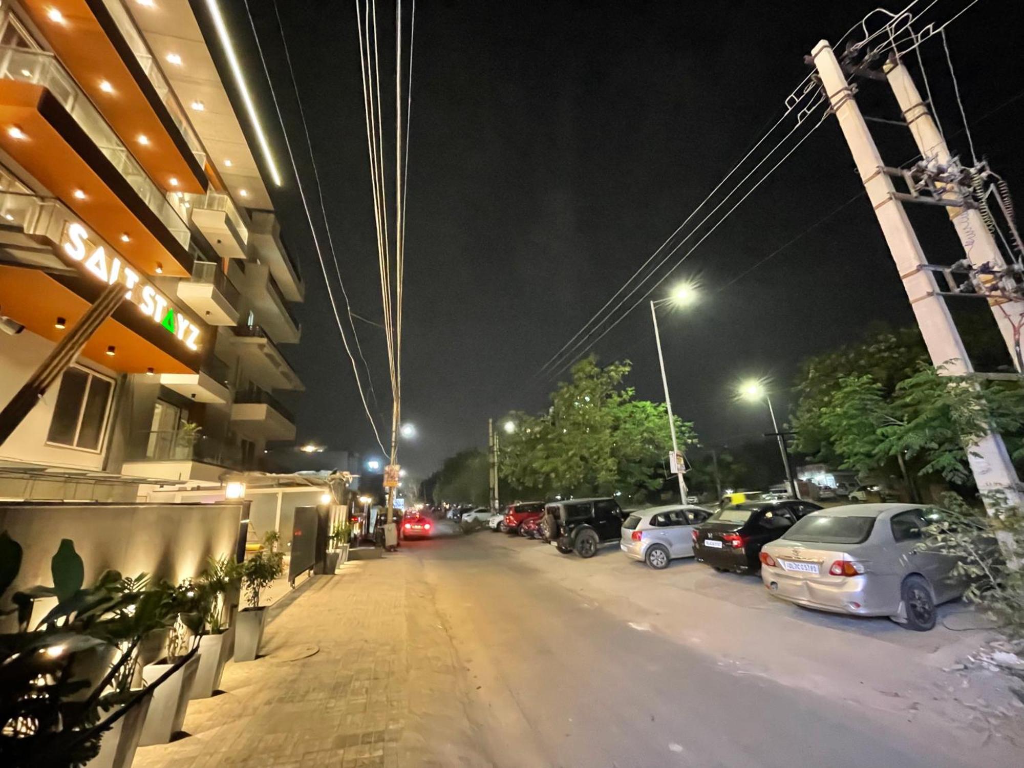 Saltstayz Premier - Near Golf Course Road & Sector 57 Gurgaon Exterior photo