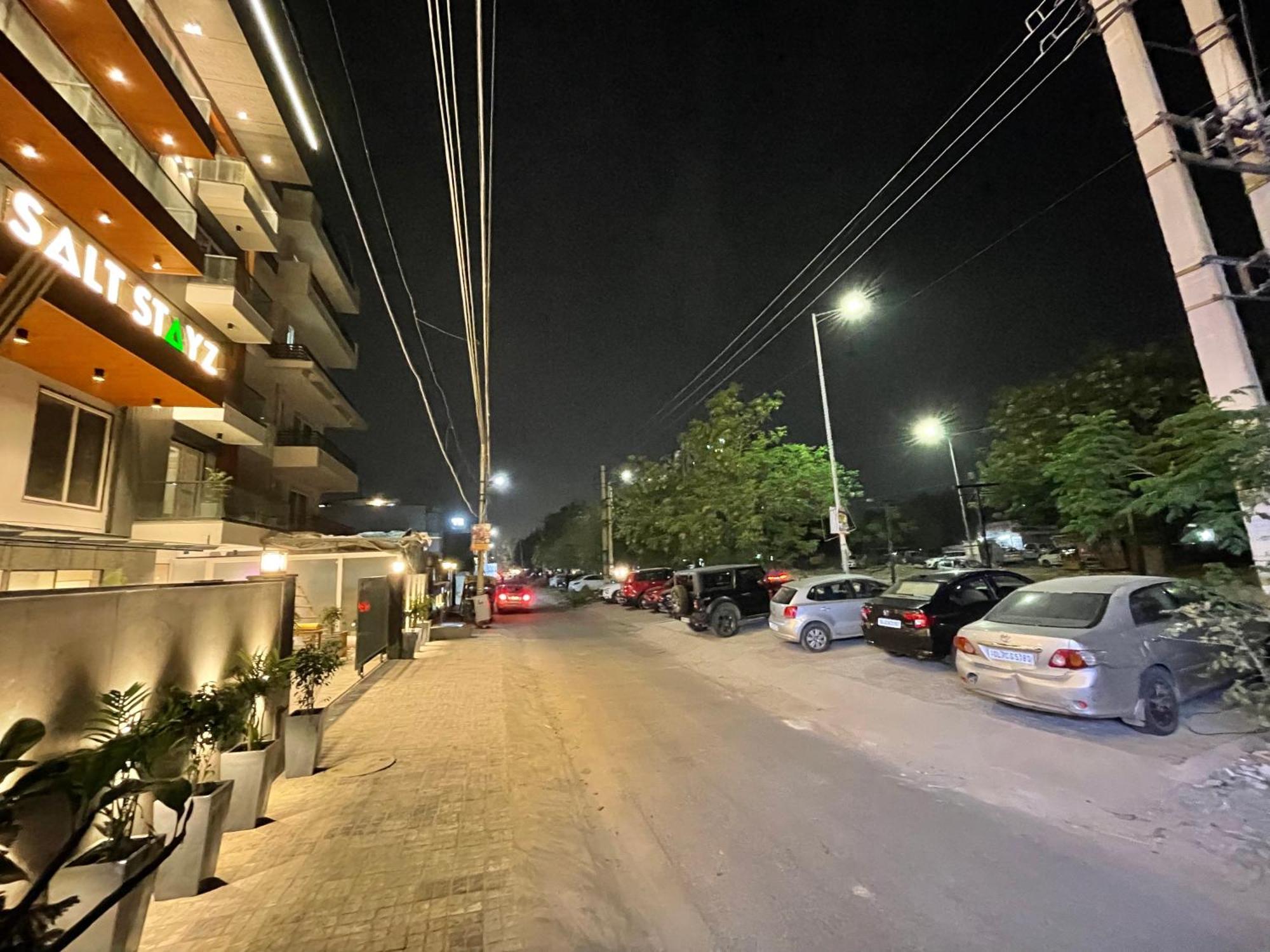 Saltstayz Premier - Near Golf Course Road & Sector 57 Gurgaon Exterior photo