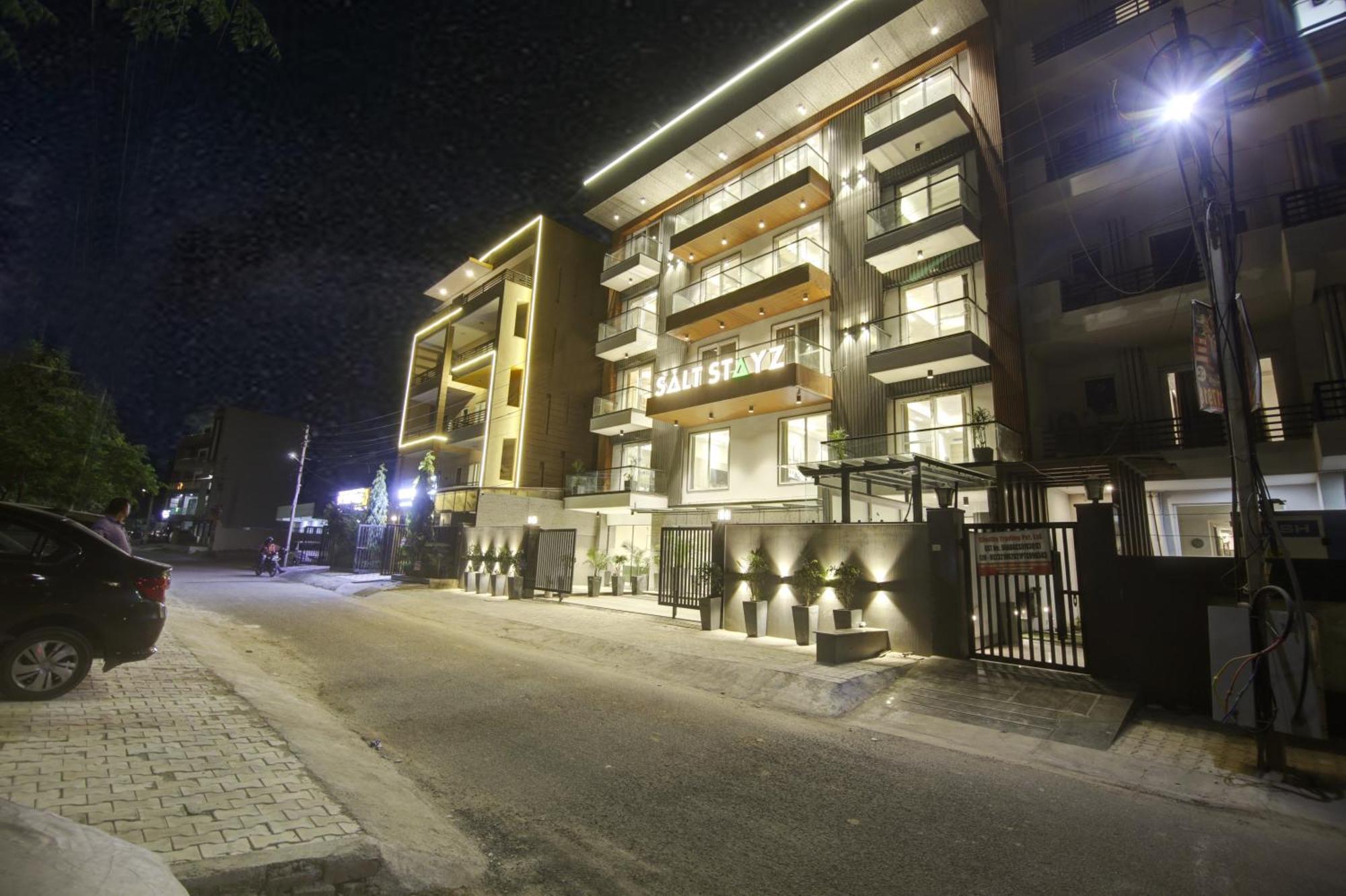 Saltstayz Premier - Near Golf Course Road & Sector 57 Gurgaon Exterior photo